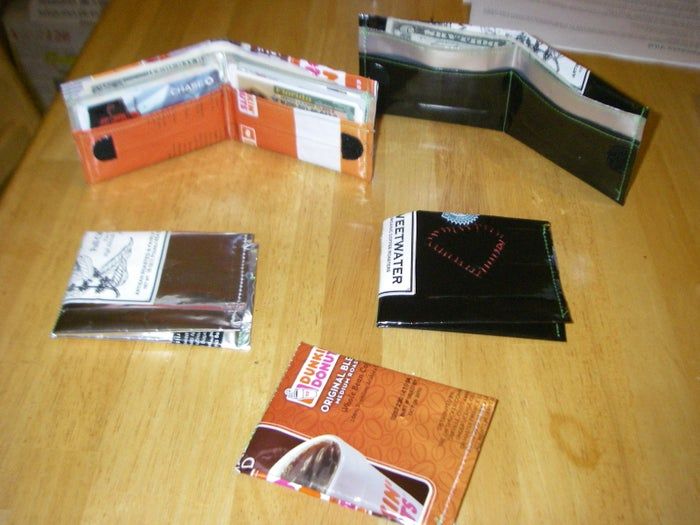 用咖啡袋制作环保又时尚的新型钱包-第2张图片-趣作屋