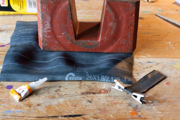 废旧自行车内胎DIY手机翻盖保护壳教程-第9张图片-趣作屋