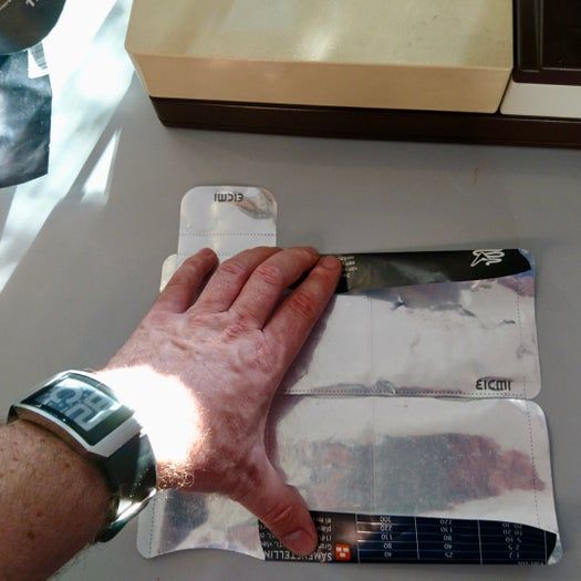 用狗粮袋制作超酷环保钱包教程-第9张图片-趣作屋