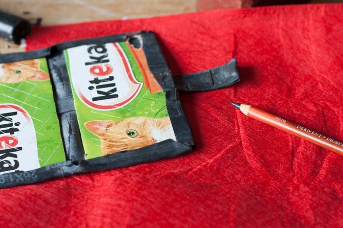 废旧自行车内胎DIY手机翻盖保护壳教程-第13张图片-趣作屋