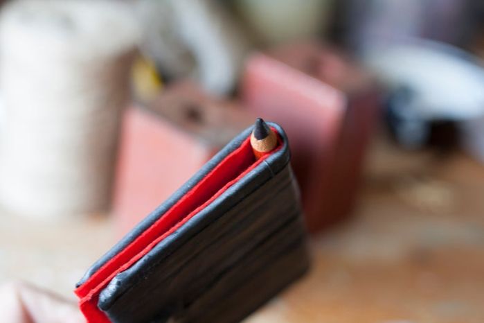 废旧自行车内胎DIY手机翻盖保护壳教程-第14张图片-趣作屋