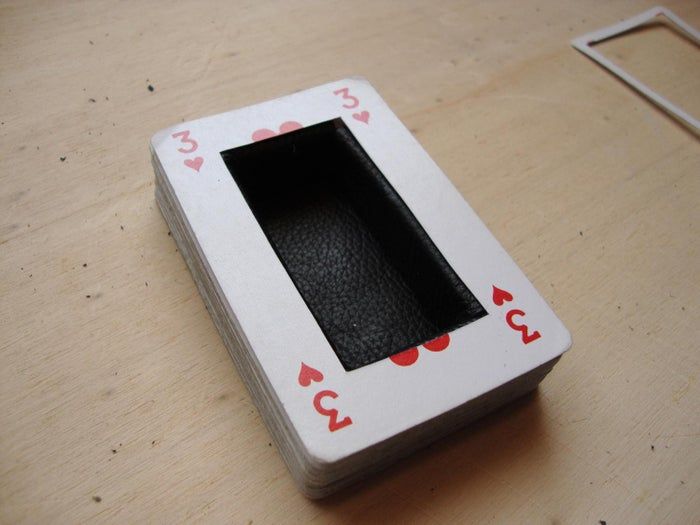 DIY带孔卡片包教程:隐藏备用现金的好方法-第21张图片-趣作屋 DIY带孔卡片包教程:隐藏备用现金的好方法-第21张图片-趣作屋