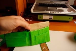 用防水胶带制作多功能钱包教程-第18张图片-趣作屋