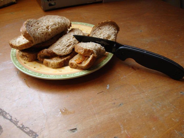 DIY带孔卡片包教程:隐藏备用现金的好方法-第10张图片-趣作屋 DIY带孔卡片包教程:隐藏备用现金的好方法-第10张图片-趣作屋