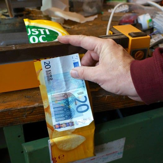 用薯片袋制作超简单免费钱包教程-第11张图片-趣作屋 用薯片袋制作超简单免费钱包教程-第11张图片-趣作屋