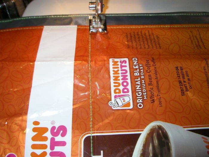 用咖啡袋制作环保又时尚的新型钱包-第21张图片-趣作屋