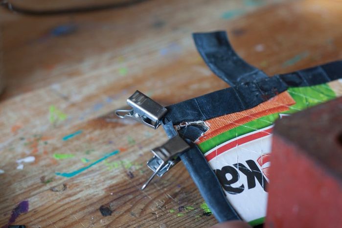 废旧自行车内胎DIY手机翻盖保护壳教程-第11张图片-趣作屋