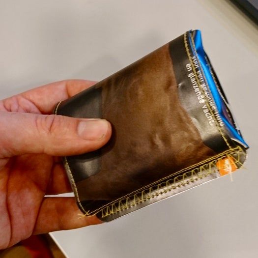 用狗粮袋制作超酷环保钱包教程-第21张图片-趣作屋