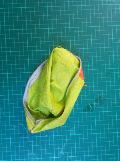 用回收塑料袋和废旧拉链制作环保铅笔盒/杂物包-第16张图片-趣作屋