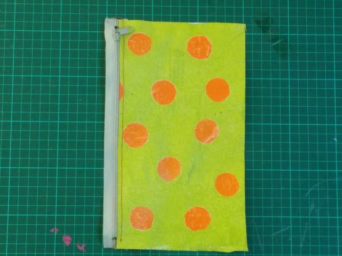 用回收塑料袋和废旧拉链制作环保铅笔盒/杂物包-第14张图片-趣作屋