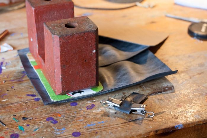 废旧自行车内胎DIY手机翻盖保护壳教程-第6张图片-趣作屋